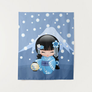 Tenture Murale Poupée Kokeshi d'hiver - Geisha de la montagne ble
