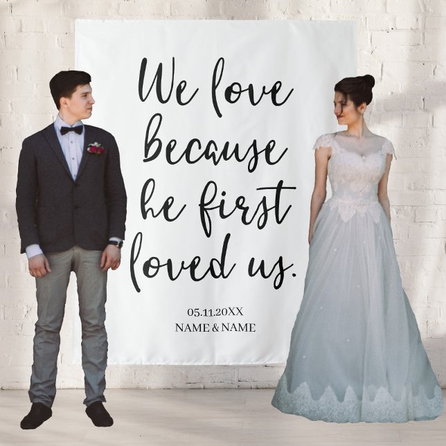 Tenture Nous aimons parce qu'Il nous a aimés en premier To (We Love Because He First Loved Us Backdrop Wedding
)
