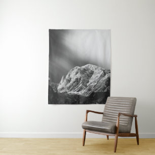 Tenture Nuages ageux au-dessus des montagnes en noir et bl