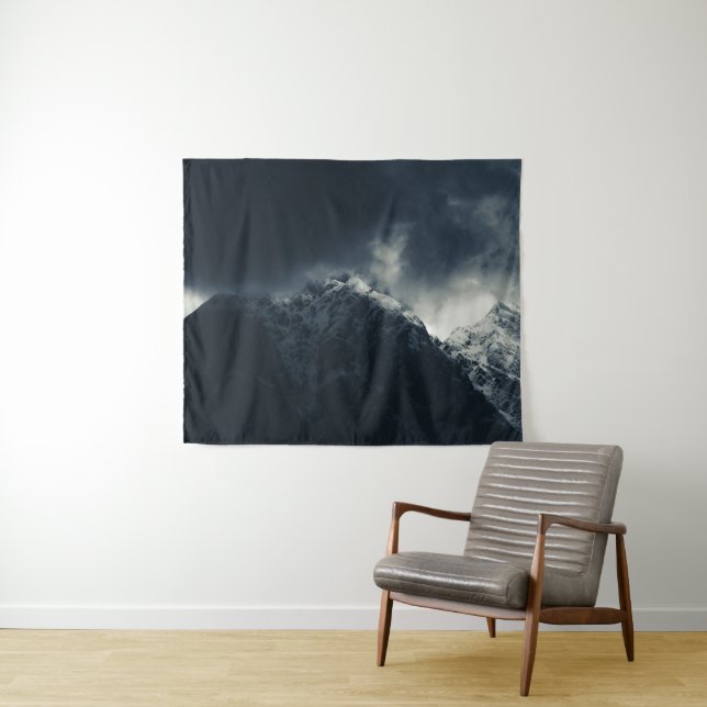 Tenture Nuages d'obscurité et de tempête au-dessus des mon (En situation (horizontale))
