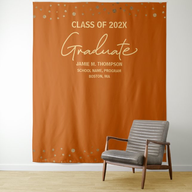 Tenture Orange Gold Class of 2024 backdrop Graduation (En situation)
