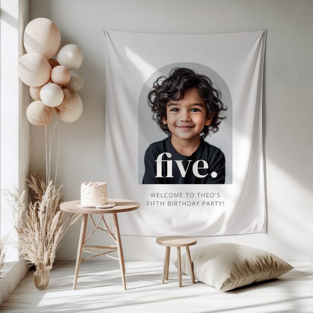 Tenture Panneau de bienvenue photo à 5 ans avec cinq arche (Zazzle 5th Birthday Five Arched Photo Welcome Sign Tapestry)