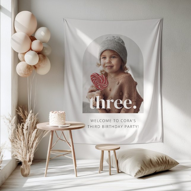 Tenture Panneau de bienvenue pour les 3 ans avec trois arc (Zazzle 4rd Birthday Three Arched Photo Welcome Sign Tapestry )