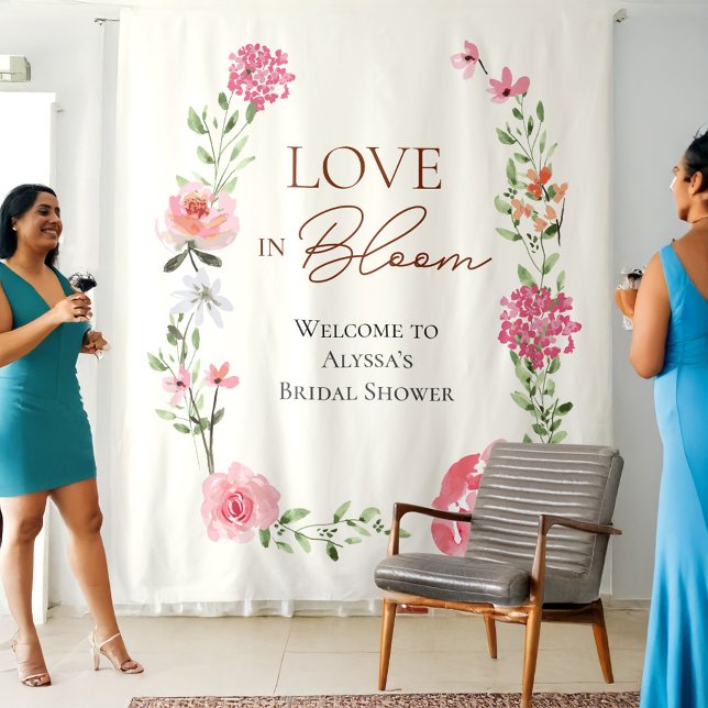 Tenture Panneau de bienvenue pour une fête prénuptiale flo (Customizable Love in Bloom Bridal shower floral Spring photo backdrop tapestry sign.)