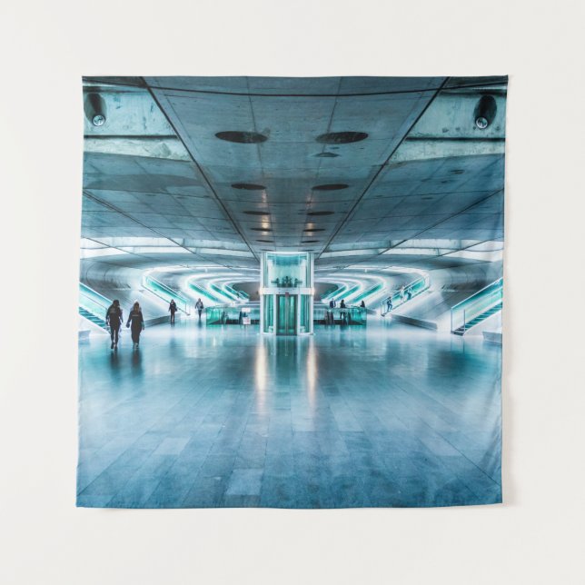 TENTURE PERSONNES MARCHANT SUR TUNNEL (Devant)