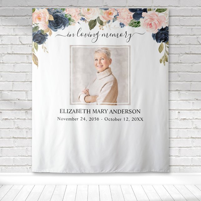 Tenture Photo de mémoire affectueuse Navy Blush Rose Mémor (Blush pink and Navy blue watercolor floral botanical memorial tapestry to honor your loved one.)