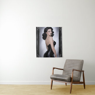 Tenture Portrait classique en satin noir de Genevieve Thor