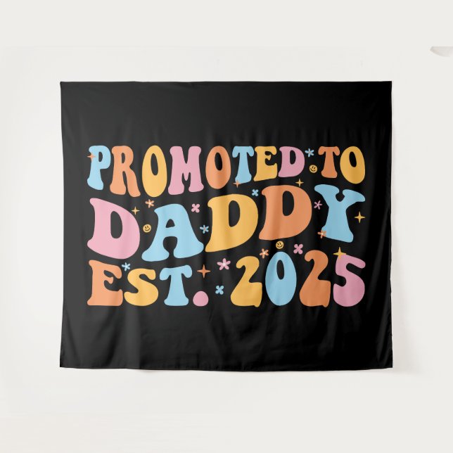 Tenture Promu À Daddy Est. III 2025 (Devant (Horizontal))