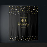 Tenture Quarante | Gold & Black 40th Birthday Party Backdr<br><div class="desc">Cette tapisserie moderne est parfaite pour une fête d'anniversaire chic en noir et or. Vos invités apprécieront de prendre une photo avec cette toile de fond sophistiquée de fête et de se souvenir de votre journée spéciale. Le design comprend une typographie dorée " 40ème anniversaire " et un arrière -...</div>