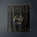 Tenture Quarante | Gold & Black 40th Birthday Party Backdr<br><div class="desc">Cette tapisserie moderne est parfaite pour une soirée de 40ème anniversaire chic dans les tons noir et or. Vos invités apprécieront de prendre une photo avec cette toile de fond sophistiquée de fête et de se souvenir de votre journée spéciale. Le design comprend une typographie dorée " Quarante " et...</div>