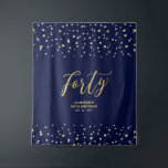 Tenture Quarante | Gold & Navy 40th Birthday Party Context<br><div class="desc">Cette tapisserie moderne est parfaite pour une soirée de 40ème anniversaire au thème bleu marine et or chic. Vos invités apprécieront de prendre une photo avec cette toile de fond sophistiquée de fête et de se souvenir de votre journée spéciale. Le design comprend une typographie dorée " Quarante " et...</div>