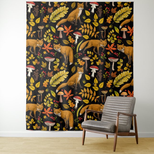 Tenture Renard d'automne sur noir (En situation)