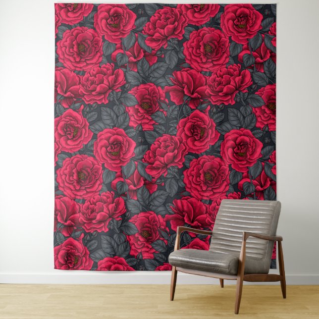 Tenture Roses rouges avec feuilles gris sur noir (En situation)