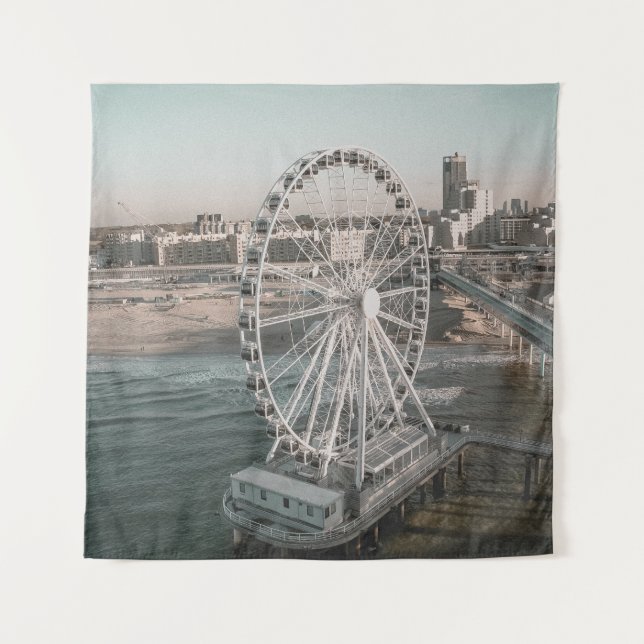 TENTURE ROUE DE FERRIS BLANC PRÈS DE L'EAU (Devant)