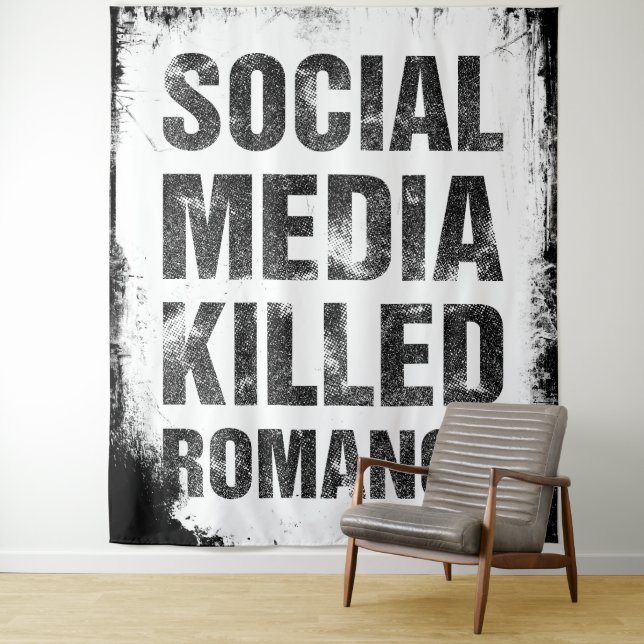 Tenture Social Media Killed Romance (En situation)