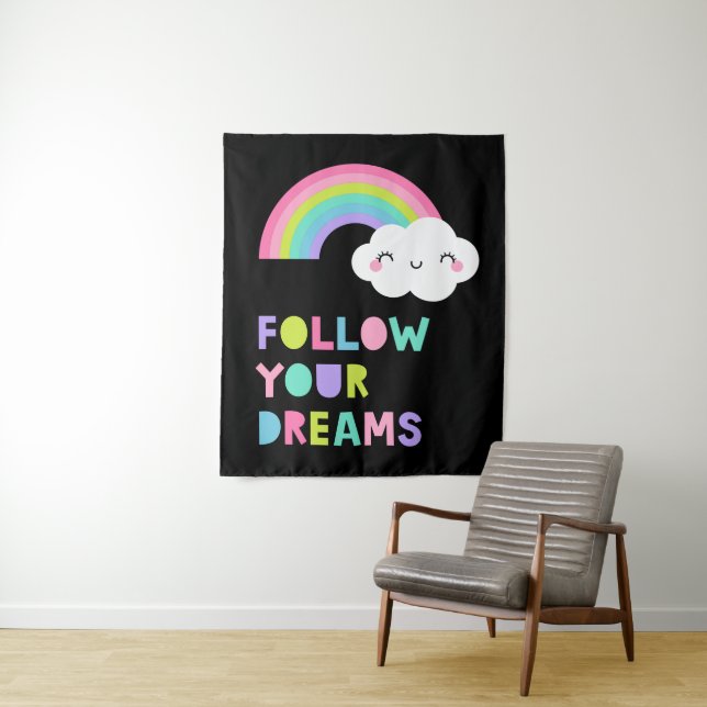 Tenture Suivez vos rêves Cute Rainbow Cloud (En situation)