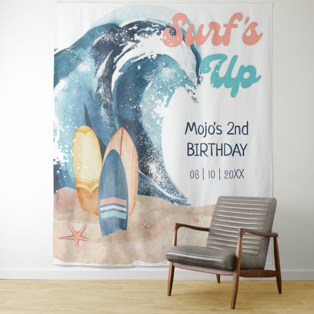 Tenture Surf's Up | Anniversaire de surf sur une plage tro (En situation)