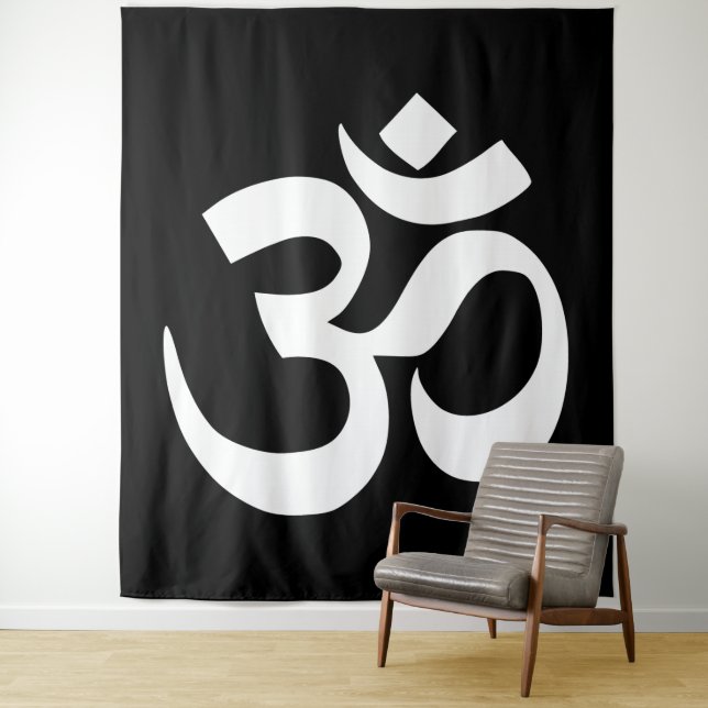 Tenture Symbole Om blanc sur fond noir (En situation)