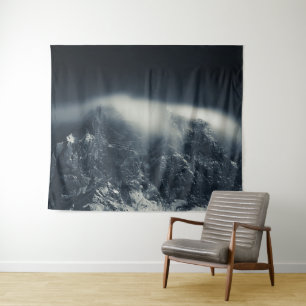Tenture Ténèbres et nuages blancs au-dessus des montagnes