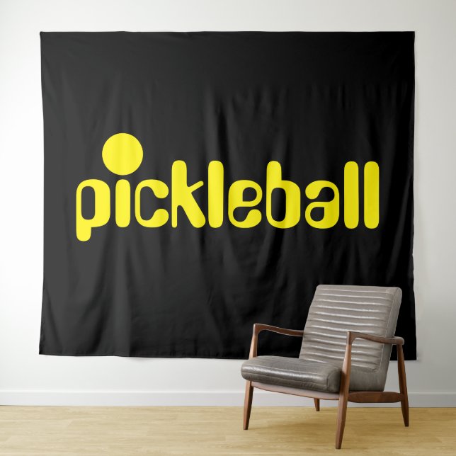 Tenture Texte de Pickleball jaune vif sur fond noir gras (En situation (horizontale))