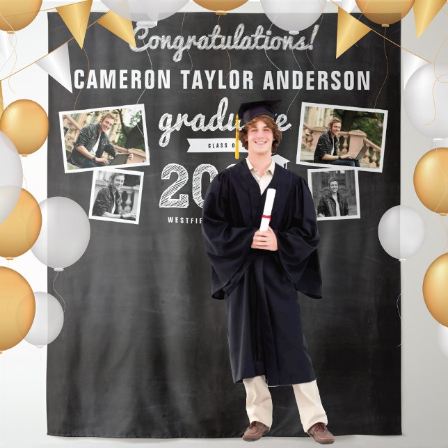 Tenture Toile de fond pour 4 photos de remise de diplômes  (2024 White Sketch Black Chalkboard Graduation Party 4 Photo Backdrop by www.zazzle.com/color_therapy)