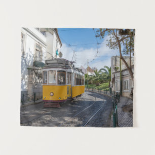 Tenture Tramway jaune rétro dans la rue à Lisbonne, Portug