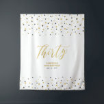 Tenture Trente | Gold & Black 30th Birthday Party Backdrop<br><div class="desc">Cette tapisserie moderne est parfaite pour une fête d'anniversaire chic aux couleurs noir et or. Votre invité appréciera de prendre une photo avec cette toile de fond sophistiquée de fête et de se souvenir de votre journée spéciale. Le design comporte une typographie dorée " Trente " et un arrière -...</div>