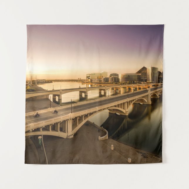 TENTURE TROIS HOMMES SUR MOTOCYCLES TRAVERSANT LE PONT (Devant)