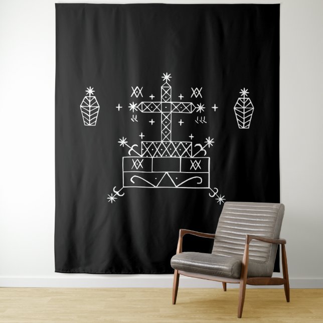 Tenture Veve blanc de Baron Samedi sur fond noir (En situation)