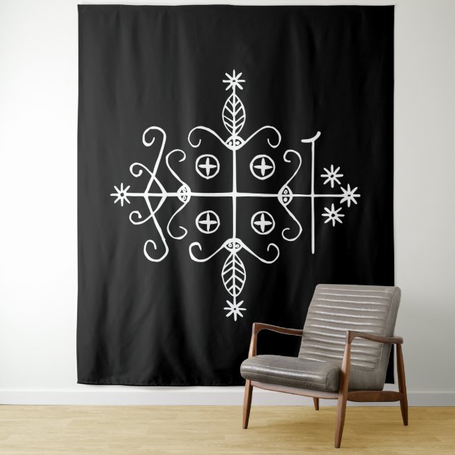Tenture Veve blanc de Papa Legba sur fond noir (En situation)