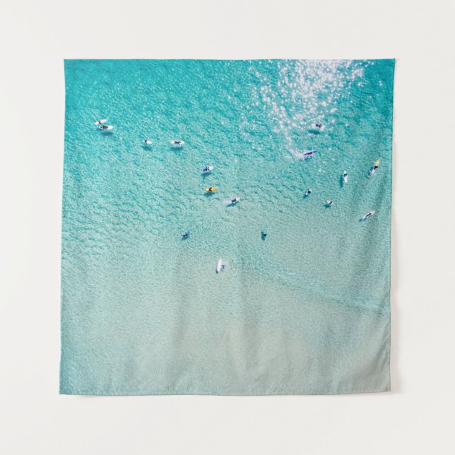 Tenture Vue aérienne de surfeurs, océan clair. (Devant)