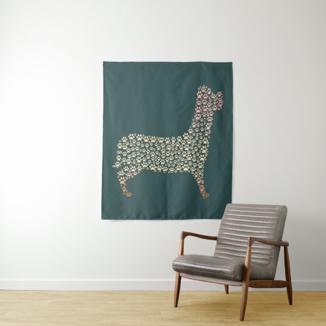Tenture Warm Gold Gradient Paw Print Dog Silhouette Fabric (En situation)