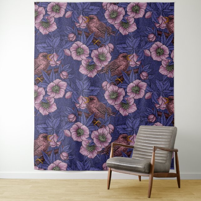 Tenture Wren et hellebore, violet et rose (En situation)