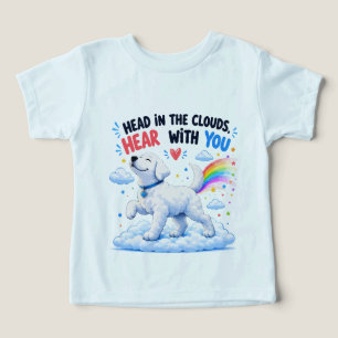 Tête dans les nuages design de chien mignon