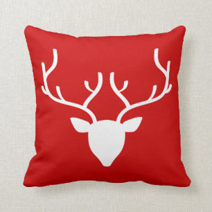 Tête de cerfs communs avec le coussin