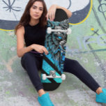 Tête de loup bleu skateboard<br><div class="desc">Cette conception peut être personnalisée en choisissant l'option de personnalisation pour ajouter du texte ou apporter d'autres modifications. Si ce produit a la possibilité de transférer le design sur un autre article, assurez-vous de l'ajuster si nécessaire. Contactez-moi à colorflowcreations@gmail.com si vous souhaitez avoir ce design sur un autre produit ou...</div>