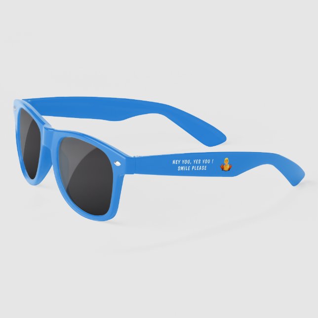 Texte accrocheur et lunettes de soleil pour enfant (Gauche)