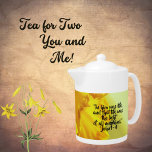 Thankankem Jaune Daffodils Écriture Teot<br><div class="desc">Donnez une touche d'élégance et de foi à votre cuisine avec la théière en porcelaine des jonquilles jaunes. Conçu avec les jonquilles jaunes et l'Écriture édifiante des Psaumes 118:1, "Remerciez le Seigneur, car il est bon; son amour perdure éternellement." Cette théière sera un ravissant complément à votre décor maison. N'oubliez...</div>