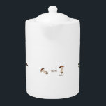 Thé en céramique de champignons sauvages<br><div class="desc">Art vintage sauvage,  théière en céramique blanche. Champignons design amusants et mignons,  le crabe se faufile dans les trous et reste à l'écart de l'oiseau. Le texte peut être customisé. Si vous voulez dire autre chose,  customisez simplement le texte. Bon appétit !</div>