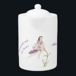 Thé Fleur Fleur Personnalisée<br><div class="desc">Pot de thé à la fleur - Personnalisez pour un cadeau spécial supplémentaire. L'oeuvre originale d'une fée perchée sur une branche de lavande est de l'artiste fae et auteure Elizabeth Andrews.</div>