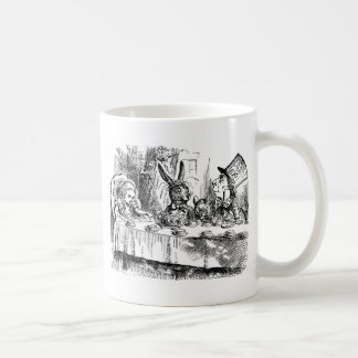 Thé fou Alice dans la tasse du pays des merveilles