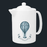 Théière chaude vintage de ballon à air<br><div class="desc">Ballon à air chaud vintage au-dessus d'une bannière qui lit des "vols de fantaisie".</div>