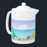 Théière de détente de plage<br><div class="desc">Cette théière de détente de plage comporte un arrière - plan de plage avec l'océan, le sable, le voilier et le dauphin, le feuille, les fleurs pourpres, les chaises de plage avec le parapluie, la planche de surf pourpre et l'océan. Disponible dans deux tailles. Préparez pour votre prochaine partie qu'elle...</div>