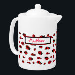 Théière personnalisée par nom fait sur commande<br><div class="desc">Cette théière en céramique faite sur commande a des images mignonnes d'insecte de dame partout il. Elles sont rouges et noires avec des taches presque partout le pot de thé. Ajoutez votre nom fait sur commande dans le modèle pour personnaliser. Cliquez sur la personnaliser pour changer la police. Trouvez d'autres...</div>