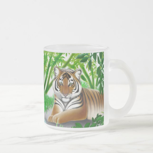 Tigre de Sumatran dans la tasse en bambou de (Droit)