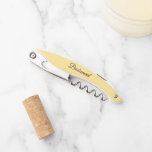 Tire-bouchon Beurre Jaune Mariage personnalisé Bridesmaid<br><div class="desc">Un ouvre-bouchon à vin couleur jaune beurre pour votre femme de chambre mariage avec son nom au dos et imprimé en noir,  stylisé. Personnalisez le tire-bouchon en remplaçant le nom par le nom de la servante. Disponible dans de nombreux modèles de couleurs mariages de demoiselles d'honneur populaires.</div>