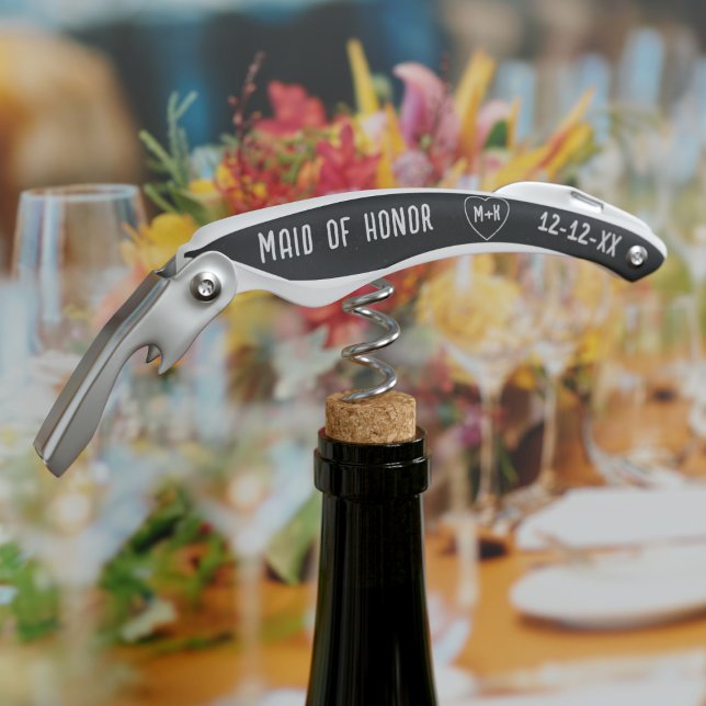 Tire-bouchon Cadeau de mariage rustique noir et blanc (Something useful for your Maid of Honor or any member of your bridal party. Add their name and date)