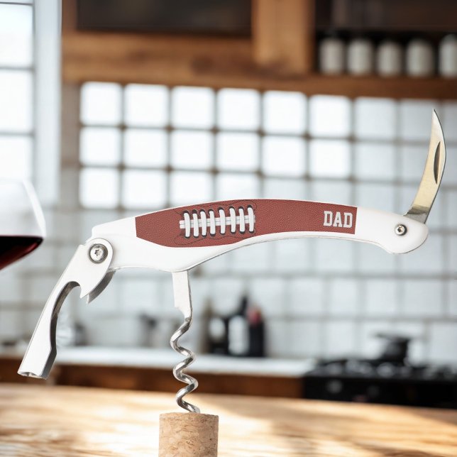 Tire-bouchon Drôle Football Papa Sporty Waiter's Corkvis (A corkscrew just for your football loving dad. Add his name and initial on the back)