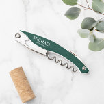 Tire-bouchon Émeraude classique Vert Émeraude Cuomsmen personna<br><div class="desc">Classes Salons Personnalisés Groomsmen Corkvis. Ce design présente le nom et le titre du marionnettiste personnalisé en style de police serif classique blanc sur arrière - plan vert émeraude. Aussi parfait pour le meilleur homme,  père de la mariée et plus.</div>