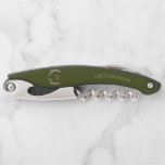 Tire-bouchon Rustic Army Green Antler Personnalisé Groomsmen Ca<br><div class="desc">Voici l'aimant de nos groomsmen, un cadeau unique et pratique pour votre mariage. Conçu avec soin et attention aux détails, cet aimant présente un design élégant avec une touche d'élégance rustique. L'arrière - plan vert de l'armée, associé à des motifs doux de bois ambre/beige et à des initiales personnalisées en...</div>